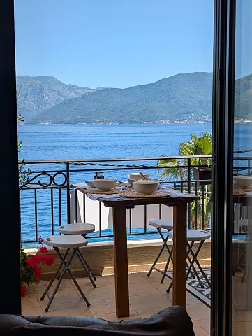 Apartment mit Panoramablick auf das Meer in der ersten Reihe in Krasici — photo 10